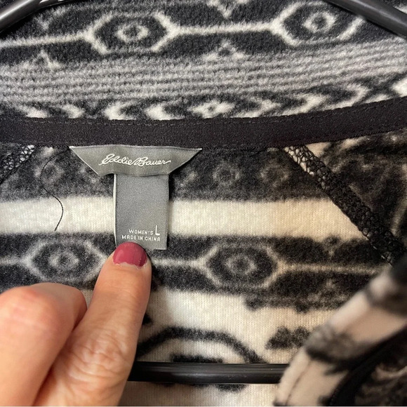 EDDIE BAUER Lightweight Aztec Print Fleece Half Zip black‎ white Size L - Picture 6 of 10